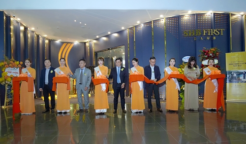 SHB First Club Nội Bài-phòng chờ sân bay mạ vàng 24K đầu tiên được ra mắt